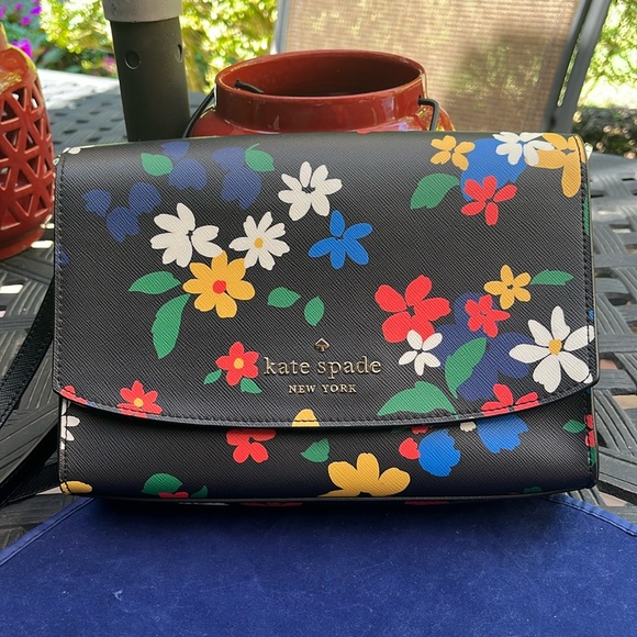 kate spade Handbags - Like new Kate Spade floral crossbody $25